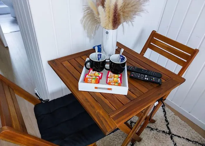 Le Sympathique - Petit Dejeuner, Netflix, Jacuzzi