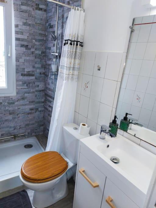 Le - Petit Dejeuner, Netflix, Jacuzzi Apartment